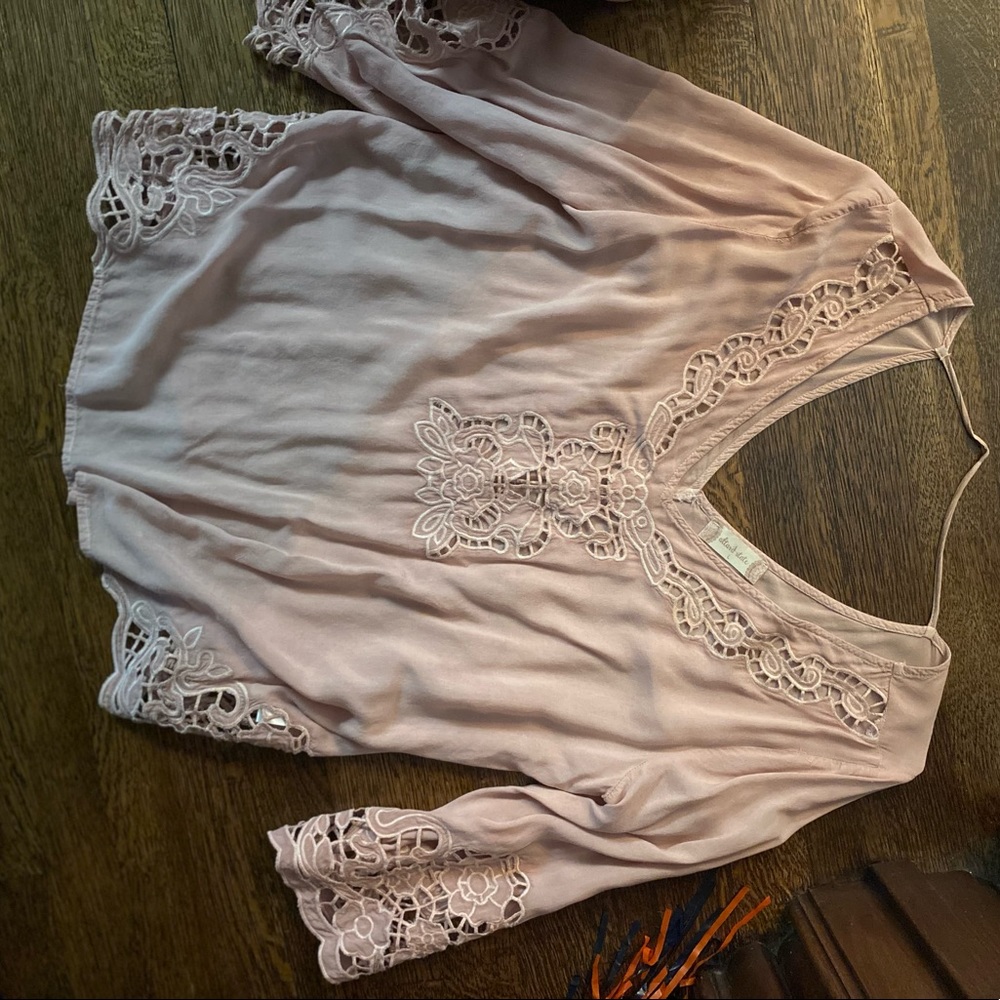 Selling light pink top